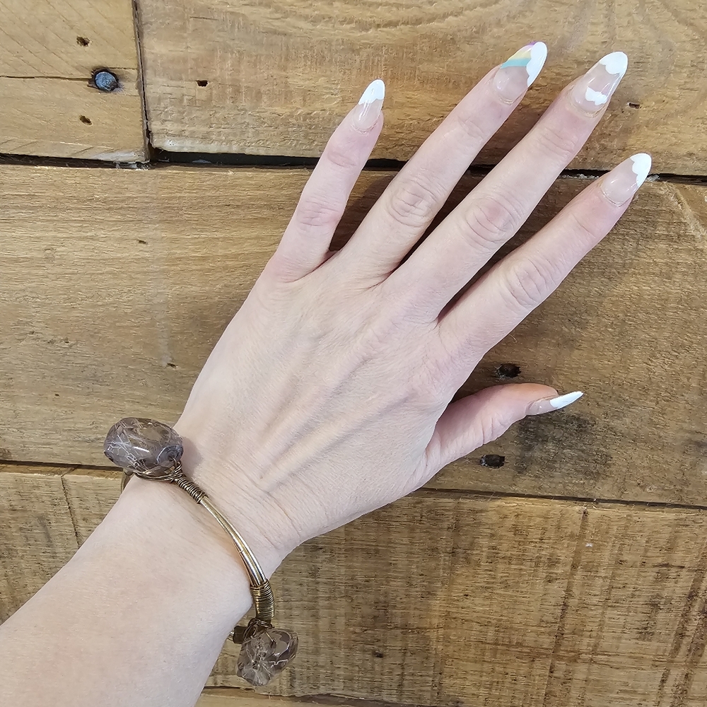 Goldtone wire bangle with faceted fiber filled grey beads - Picture 2 of 5